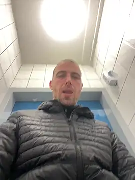 Rotteei1 online show from December 16, 9:38 am