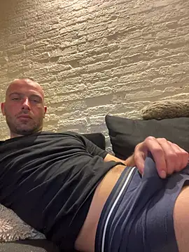 Rotteei1 online show from April 18, 7:40 pm