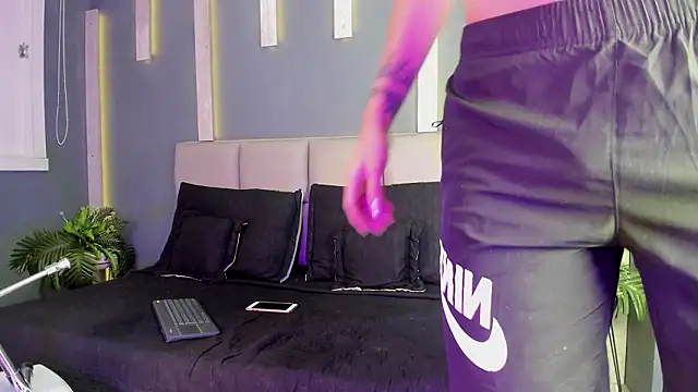 ArohomLester online show from March 5, 1:51 pm