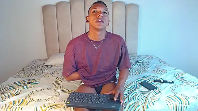 jaydenjhonson online show from December 5, 8:05 pm