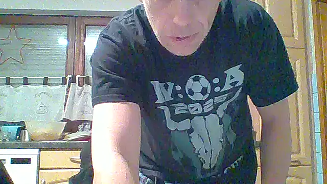 tommy3300 online show from December 5, 4:52 am