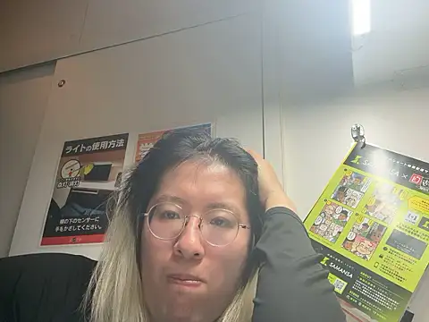 MUIMUICHAN27 online show from March 18, 4:04 am