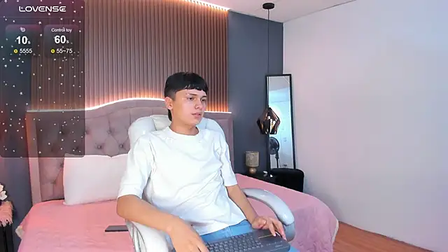 Maxii18  online show from November 7, 7:28 pm