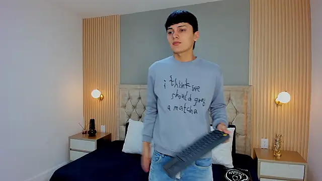 Maxii18  online show from January 14, 2:27 am