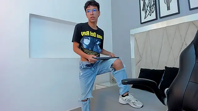 adams bobby online show from January 9, 11:48 am