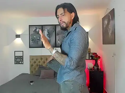 christopher palmerjs online show from November 24, 8:43 pm