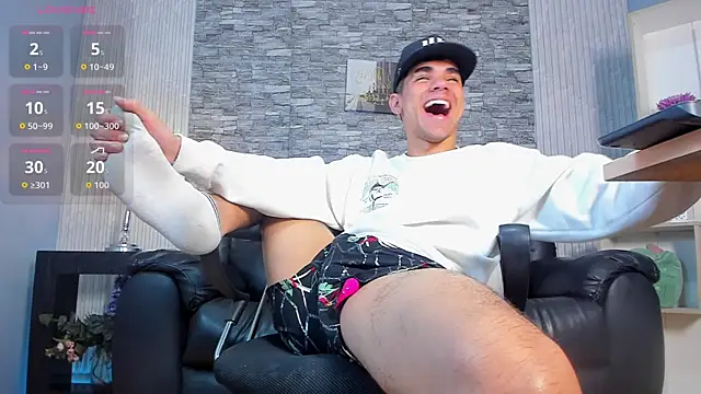 zack joness18 online show from February 18, 4:32 am