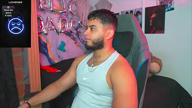Tiler wolker online show from May 2, 2:47 am