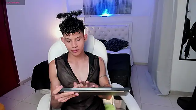 KamiSuarez online show from February 25, 6:42 pm