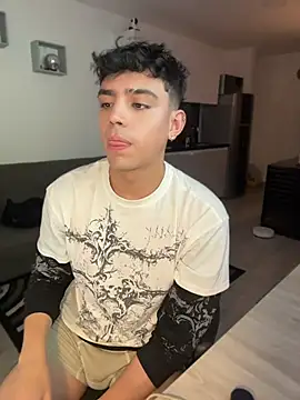 aronnhidden online show from June 24, 3:20 am