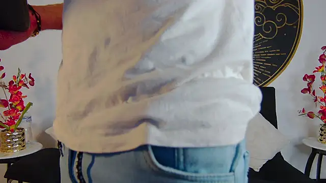 AlessioVitale online show from February 23, 7:37 pm