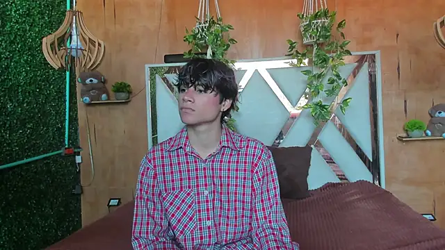 Leo Glow online show from March 14, 1:07 pm