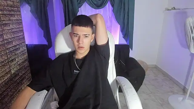 Aleck Boy online show from November 20, 9:02 pm