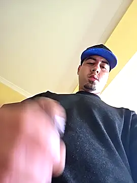 jhoncorrea27 online show from April 12, 12:28 pm