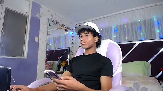 Santy bigcock 01 online show from May 30, 4:07 pm