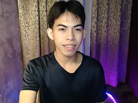 Urhotsilverboy online show from December 18, 3:46 am