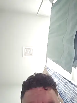 elchuloleo online show from March 6, 7:16 am