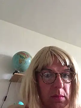 simone xdressing online show from May 3, 3:59 pm