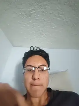 ianyoung18 online show from November 11, 9:09 pm