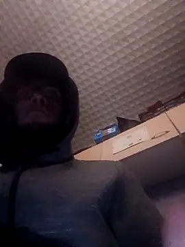 hotguy71000 online show from March 12, 10:50 pm