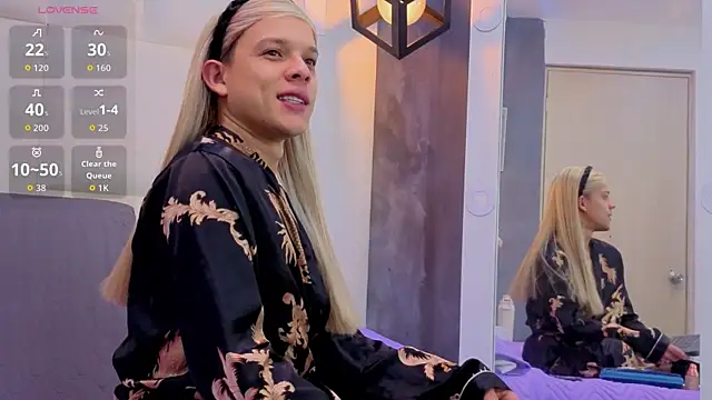 Valentino moretti online show from April 17, 12:30 pm