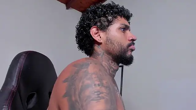 LuigiVitale 1 online show from March 19, 1:20 am