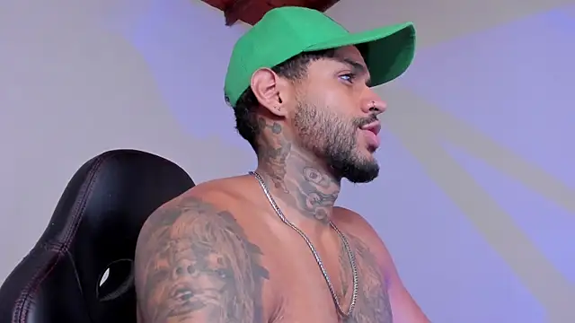 LuigiVitale 1 online show from November 28, 8:16 am