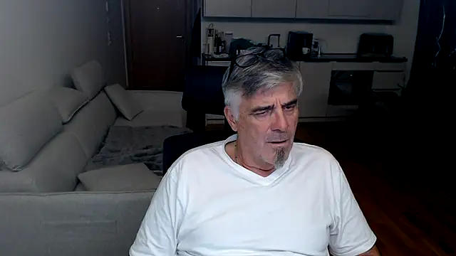 Buidapest online show from March 15, 9:21 pm