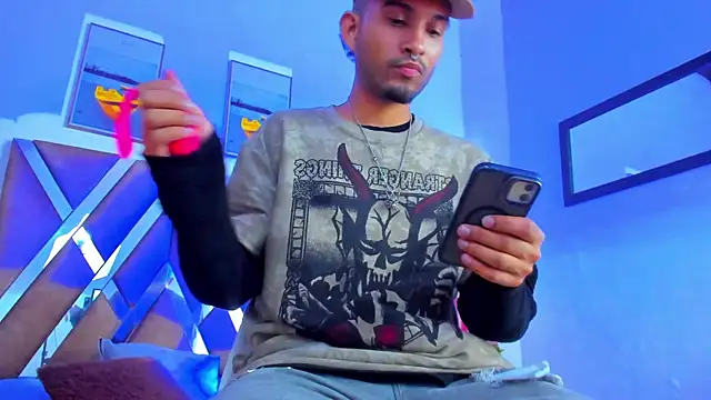   Miguel7w7 online show from November 27, 6:00 pm