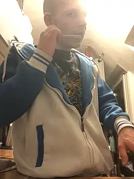 Spielzeugtwink online show from April 14, 9:47 pm