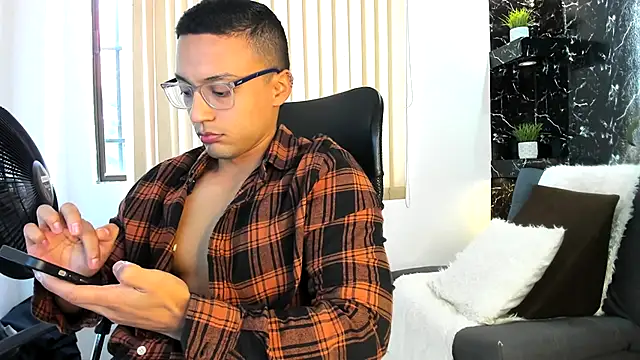 thomas scot1 online show from November 21, 1:21 pm