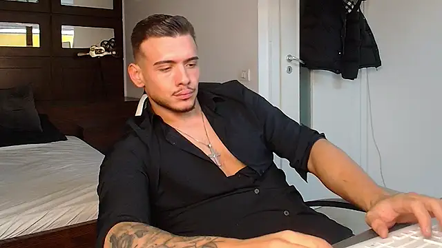 ElijahThorne online show from January 14, 7:57 am