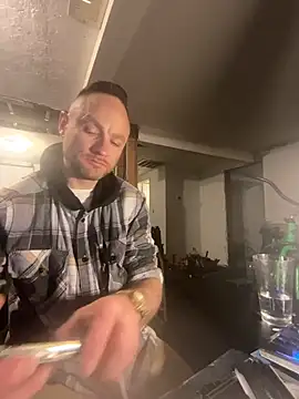 famous1tad online show from April 12, 10:17 am