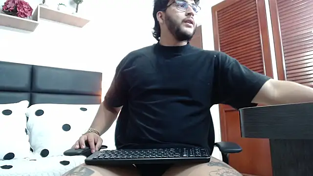 mike foxxx  online show from December 1, 3:31 am