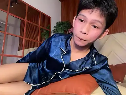 TheBoyAboveYou online show from April 21, 2:15 am