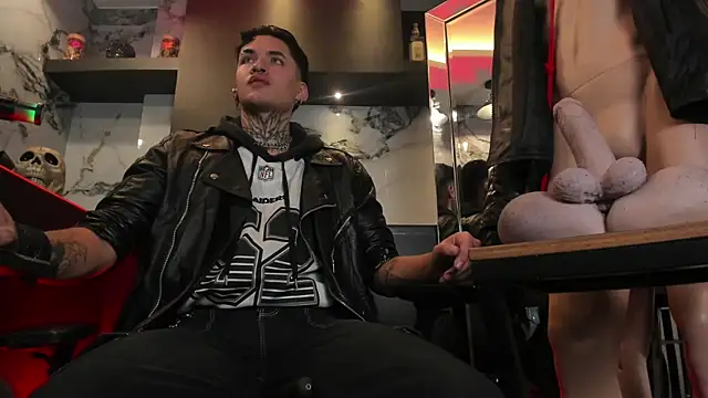 AlecBanne online show from April 10, 12:50 am