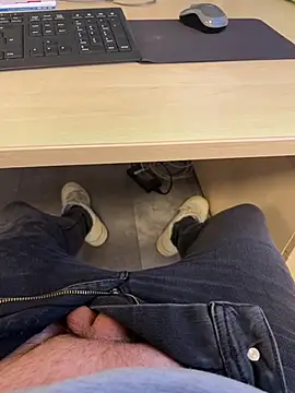 Snapshot of Dodo2223 chatting on February 24, 4:30 pm Dodo2223 online show from February 24, 4:30 pm