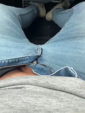 Snapshot of Dodo2223 chatting on February 17, 10:25 am Dodo2223 online show from February 17, 10:25 am