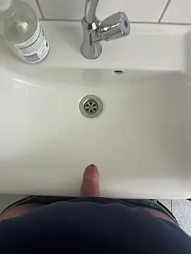 Snapshot of Dodo2223 chatting on February 9, 1:38 pm Dodo2223 online show from February 9, 1:38 pm