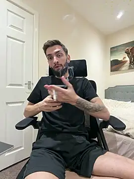 Juliann69Ramiro online show from March 30, 8:10 pm