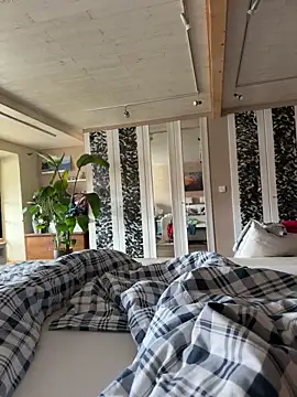 Manu1983el01 online show from April 20, 7:55 am