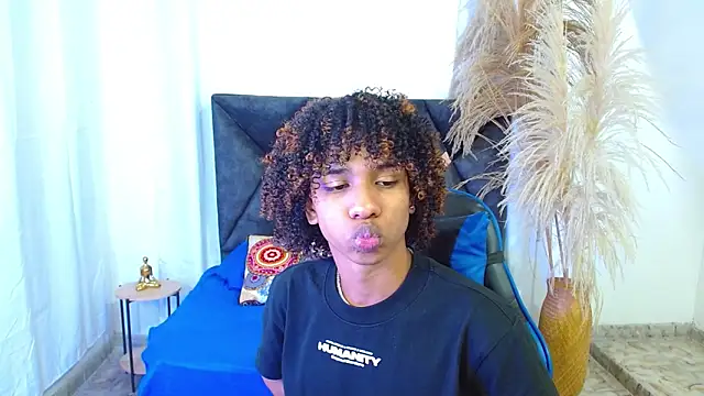 angelll18  online show from April 20, 8:11 pm