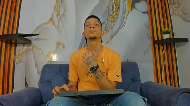 Straight Guy22 online show from December 18, 4:30 am