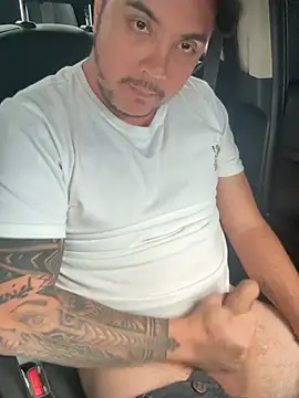 Diegohernan17 online show from May 11, 10:51 pm