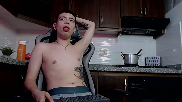 alex xhunter online show from April 7, 8:31 pm