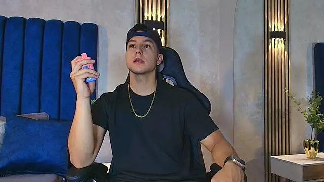 Noah Clarkk online show from June 3, 5:40 pm