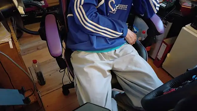 Gay-Versaut online show from April 4, 5:32 pm