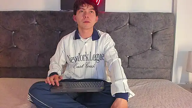 Eliot X online show from January 7, 8:03 pm