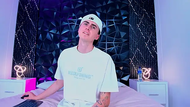 SpaceBoy1 online show from February 16, 9:02 pm