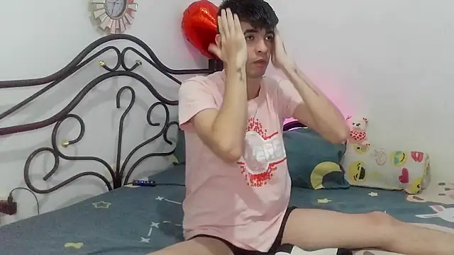 nico22love online show from March 3, 6:15 pm